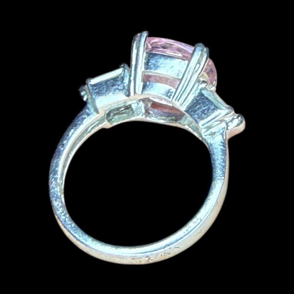 Vintage Avon Faceted Pink Glass Ring Size 7.5 Silver Tone Baguettes Cocktail - Picture 8 of 8